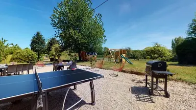 Tennis de table au sein de l'établissement La Clef Decamp Poignière 17 pers jacuzzi, baby-foot, 30 min mer ou à proximité