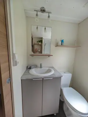 Salle de bains dans l'établissement gite la campagne doré