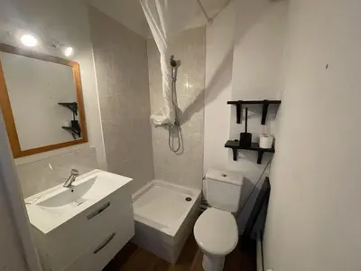 Salle de bains dans l'établissement Roza, Studio proche centre ville