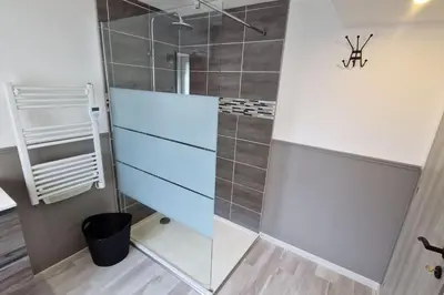 Salle de bains dans l'établissement Logement entier Mont-Saint-Michel