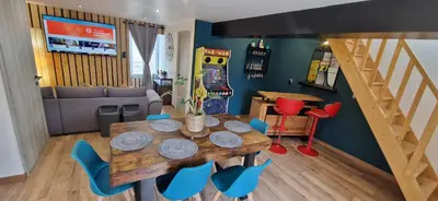 Coin salon dans l'établissement Logement entier Mont-Saint-Michel