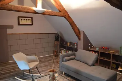 Coin salon dans l'établissement Hameau Des Gardes
