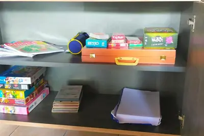 Bibliothèque dans la maison de vacances