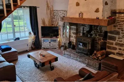 Coin salon dans l'établissement 3 Bed Cottage Sleeps 6 - Enclosed Patio -Fireplace