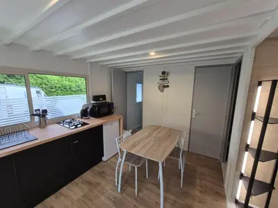 Cuisine ou kitchenette dans l'établissement CAMPING LES GRAVELETS 2étoiles