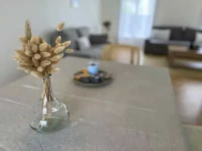 Coin salon dans l'établissement Maison tout confort avec jardin - Plage à 12mn à pied & Centre à 5mn