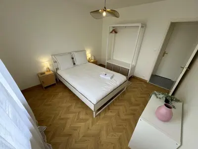 Un ou plusieurs lits dans un hébergement de l'établissement Maison tout confort avec jardin - Plage à 12mn à pied & Centre à 5mn