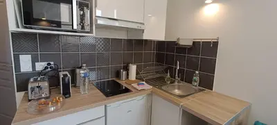 Cuisine ou kitchenette dans l'établissement Cassiopée-SILS - T1 28 M2