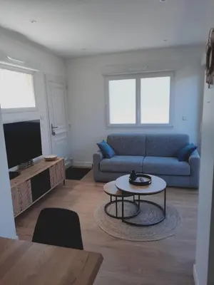 Télévision ou salle de divertissement dans l'établissement Appartement 2-3 personnes résidence les mimosas Port-Mer Cancale