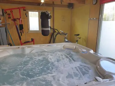 Salle de bains dans l'établissement Gite proche Mont St Michel, Spa privatif en option ,St Malo
