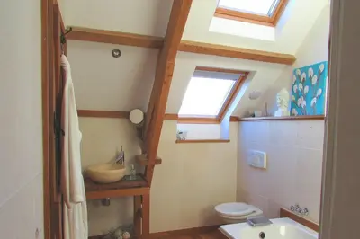 Salle de bains dans l'établissement Le Pressoir de la Vieville, Gite Moliere