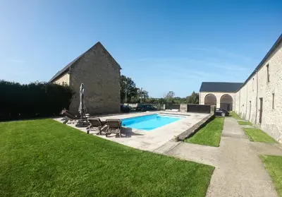 Piscine de l'établissement Le Pressoir de la Vieville, Gite Moliere ou située à proximité