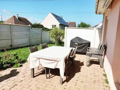 Terrasse ou espace extérieur de l'établissement Les Embruns Charmante maison A 50m de la plage
