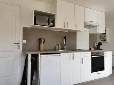 Cuisine ou kitchenette dans l'établissement Crevette rose à 100m de la plage de sable de Surtainville