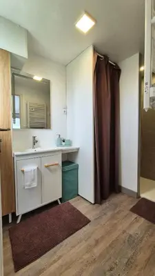 Cuisine ou kitchenette dans l'établissement Crevette rose à 100m de la plage de sable de Surtainville