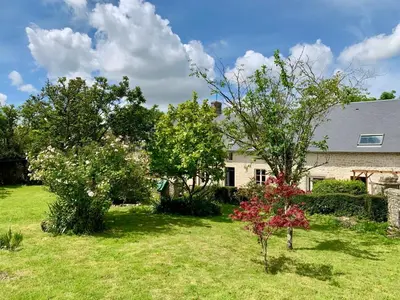 Jardin de l'établissement Chambre de Jeanne - Le Refuge des Parachutistes - en bordure du marais