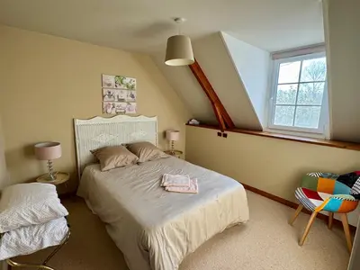 Un ou plusieurs lits dans un hébergement de l'établissement Chambre de Ninon - Le Refuge des Parachutistes - en bordure du marais