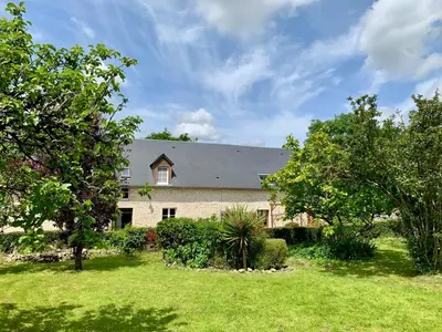 Jardin de l'établissement Chambre de Ninon - Le Refuge des Parachutistes - en bordure du marais