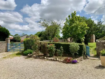 Jardin de l'établissement Chambre de Rose - Le Refuge des Parachutistes - en bordure du marais