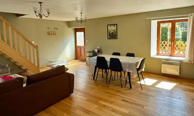 Coin salon dans l'établissement Gîte 5 personnes - Le Refuge des Parachutistes - en bordure du marais