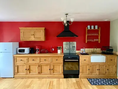 Cuisine ou kitchenette dans l'établissement Gîte 5 personnes - Le Refuge des Parachutistes - en bordure du marais