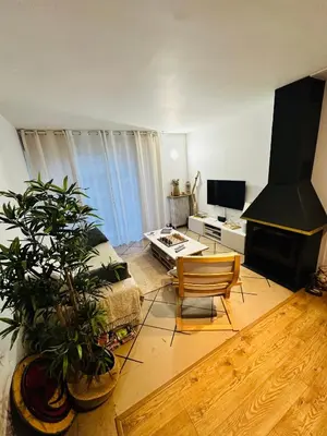 Télévision ou salle de divertissement dans l'établissement Belle maison avec jardin expose plein sud proche centre ville