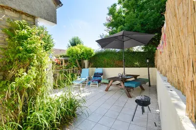 Jardin de l'établissement L'Escapade de Creully - Appt 2p avec grande terrasse
