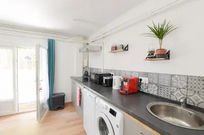 Cuisine ou kitchenette dans l'établissement L'Escapade de Creully - Appt 2p avec grande terrasse
