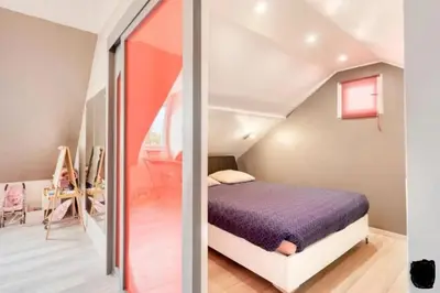 Un ou plusieurs lits dans un hébergement de l'établissement Villa confortable à Ranville, piscine privée