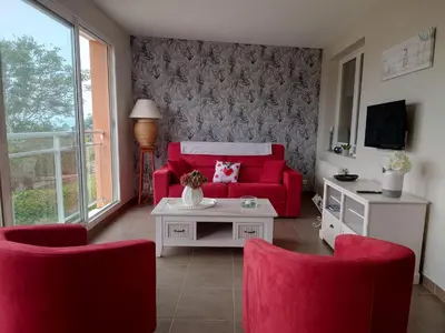 Télévision ou salle de divertissement dans l'établissement Appartement les hirondelles