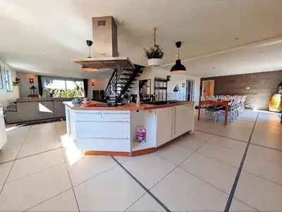 Plan de l'établissement Le Havre Normand Villa piscine intérieure terrain de pétanque baby foot, ping pong, table de poker, billard, terrasse aménagée, jardin, proche plages du débarquement entre Caen et Bayeux