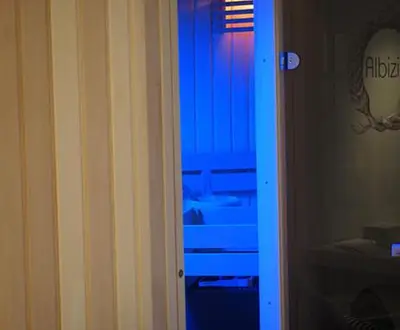 Salle de bains dans l'établissement Domaine Albizia