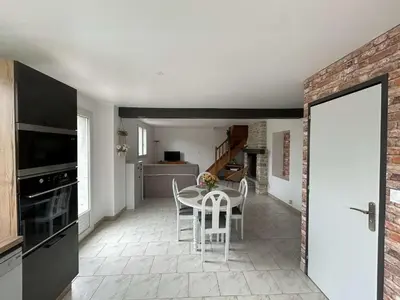 Cuisine ou kitchenette dans l'établissement Maison proche des plages du DDay