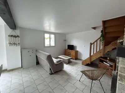Coin salon dans l'établissement Maison proche des plages du DDay