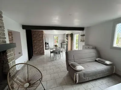 Coin salon dans l'établissement Maison proche des plages du DDay