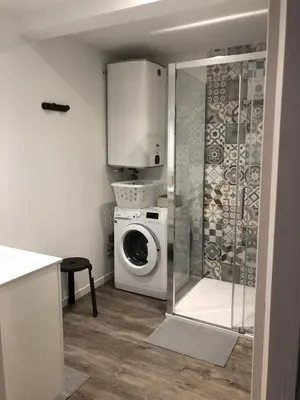 Salle de bains dans l'établissement Gîte de l'hôtel Castel