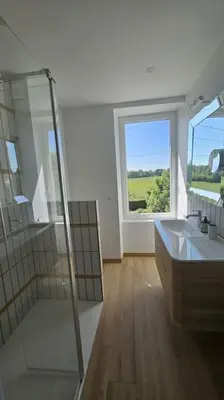 Salle de bains dans l'établissement Maison Almati près de l'île enchantée