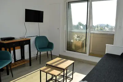 Télévision ou salle de divertissement dans l'établissement L'Escale - Studio avec loggia en centre ville