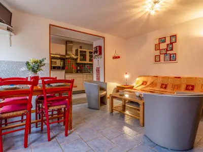 Cuisine ou kitchenette dans l'établissement Holiday Home Les Lutins by Interhome