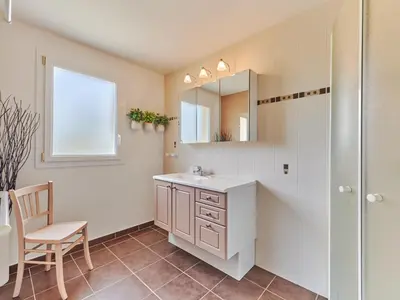 Cuisine ou kitchenette dans l'établissement Holiday Home Le Lanchon by Interhome