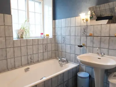 Salle de bains dans l'établissement Holiday Home La Longère by Interhome