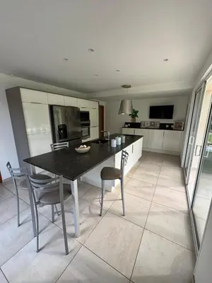 Cuisine ou kitchenette dans l'établissement La Villa Boutrois