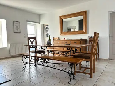 Plan de l'établissement Rivage Maison spacieuse 10 p 5 chambres 2 sdb 2 WC tout confort avec jardin, belle terrasse aménagée, parking privatif, à 2 kms d'une petite plage, 3kms d'Omaha Beach et Port en Bessin