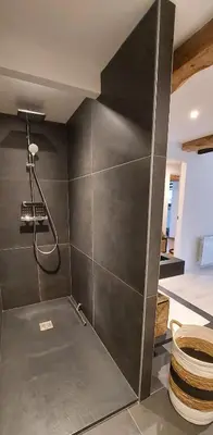 Salle de bains dans l'établissement Les Vergers de Fontenay
