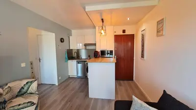 Cuisine ou kitchenette dans l'établissement Appartement lumineux dans résidence calme et arborée