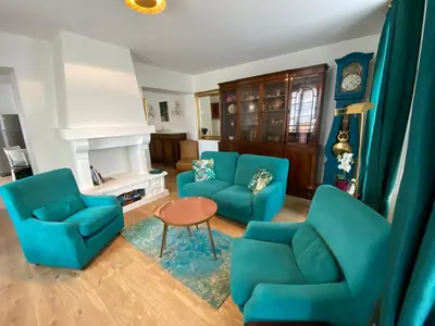 Coin salon dans l'établissement Appartement duplex Luc sur Mer, en face de la plage