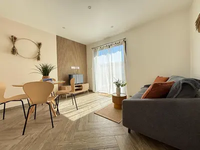 Coin salon dans l'établissement Champ de blé Apt neuf indépendant plain pied dans maison contemporaine décoration soignée tout confort terrasse aménagée, grand terrain parking privé à 15 mn de Caen et 10 mn deBayeux proche plages du débarquement