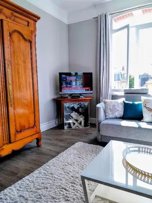 Télévision ou salle de divertissement dans l'établissement Emplacement exceptionnel Appartement très lumineux au cœur de Cabourg