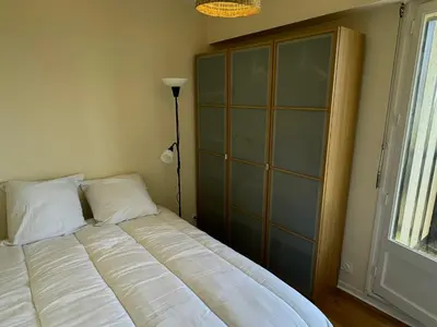 Un ou plusieurs lits dans un hébergement de l'établissement Cabourg: Bel appartement 3 pièces vue mer, 2 balcons, animaux admis - FR-1-487-370