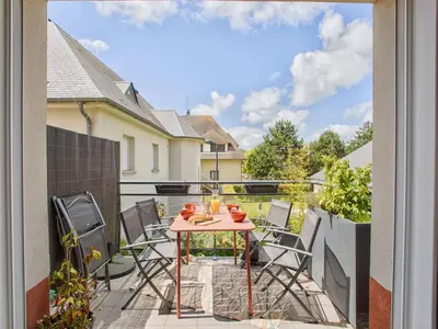 Balcon ou terrasse dans l'établissement Appartement familial à 250m du golf et de la plage, parking inclus - Varaville - FR-1-788-16